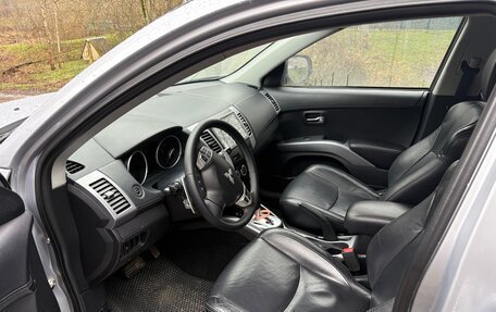 Mitsubishi Outlander III рестайлинг 3, 2011 год, 1 100 000 рублей, 11 фотография