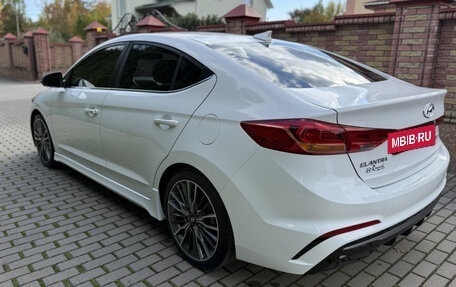 Hyundai Elantra VI рестайлинг, 2018 год, 1 100 000 рублей, 7 фотография