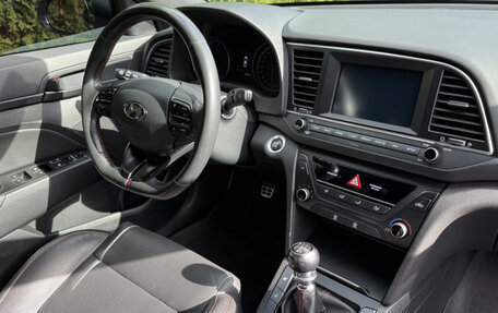 Hyundai Elantra VI рестайлинг, 2018 год, 1 100 000 рублей, 11 фотография