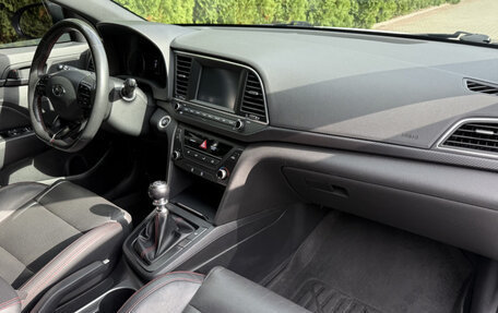 Hyundai Elantra VI рестайлинг, 2018 год, 1 100 000 рублей, 14 фотография