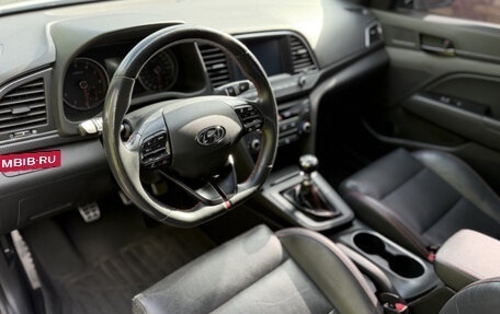 Hyundai Elantra VI рестайлинг, 2018 год, 1 100 000 рублей, 8 фотография