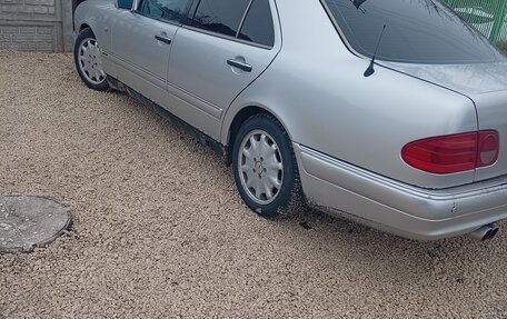 Mercedes-Benz E-Класс, 1996 год, 250 000 рублей, 7 фотография