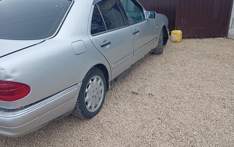 Mercedes-Benz E-Класс, 1996 год, 250 000 рублей, 5 фотография