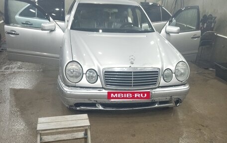 Mercedes-Benz E-Класс, 1996 год, 250 000 рублей, 8 фотография