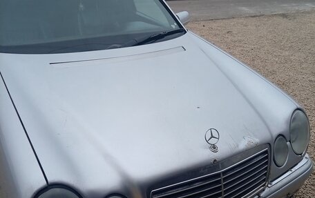 Mercedes-Benz E-Класс, 1996 год, 250 000 рублей, 2 фотография