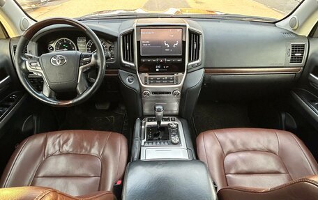 Toyota Land Cruiser 200, 2016 год, 5 299 000 рублей, 10 фотография