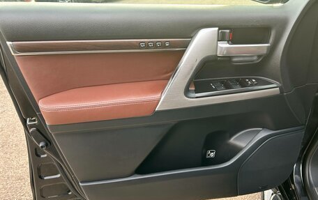 Toyota Land Cruiser 200, 2016 год, 5 299 000 рублей, 21 фотография