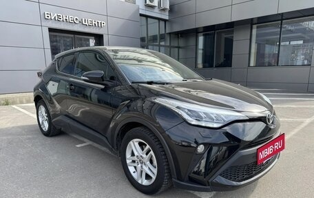 Toyota C-HR I рестайлинг, 2021 год, 2 850 000 рублей, 3 фотография