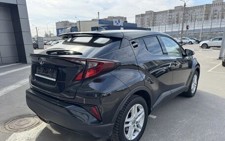 Toyota C-HR I рестайлинг, 2021 год, 2 850 000 рублей, 5 фотография