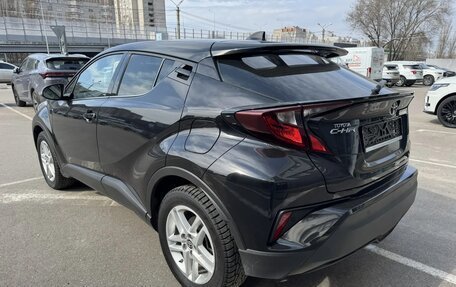 Toyota C-HR I рестайлинг, 2021 год, 2 850 000 рублей, 7 фотография