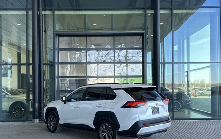 Toyota RAV4, 2024 год, 3 790 000 рублей, 2 фотография