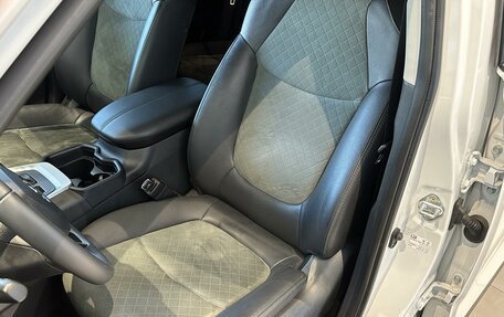 Toyota RAV4, 2024 год, 3 790 000 рублей, 10 фотография