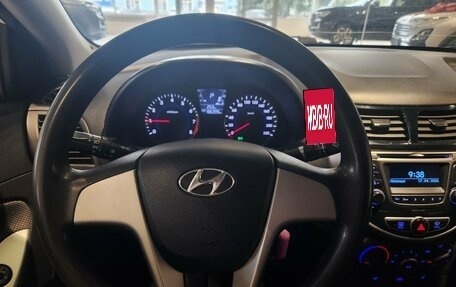 Hyundai Solaris II рестайлинг, 2013 год, 450 000 рублей, 10 фотография