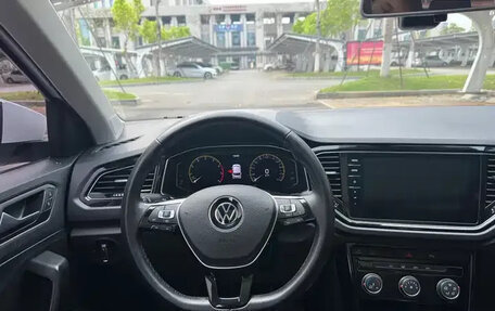 Volkswagen T-Roc I, 2022 год, 2 050 007 рублей, 11 фотография