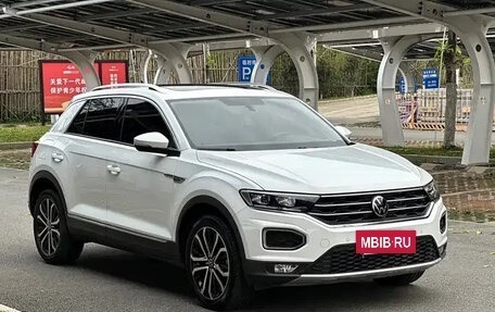 Volkswagen T-Roc I, 2022 год, 2 050 007 рублей, 2 фотография