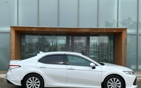 Toyota Camry, 2020 год, 3 100 000 рублей, 2 фотография