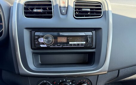 Renault Logan II, 2018 год, 925 000 рублей, 10 фотография