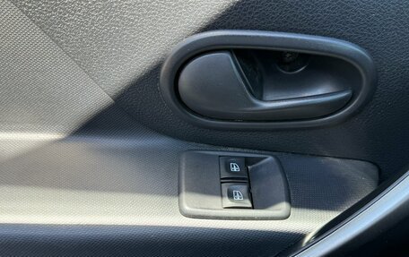 Renault Logan II, 2018 год, 925 000 рублей, 12 фотография