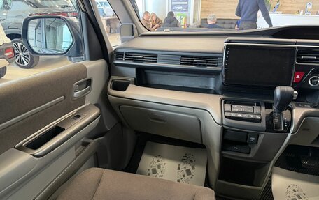 Honda Stepwgn IV, 2018 год, 1 799 900 рублей, 14 фотография