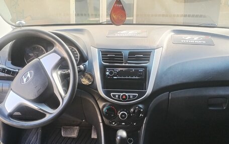 Hyundai Solaris II рестайлинг, 2011 год, 680 000 рублей, 4 фотография