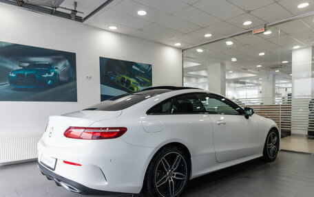 Mercedes-Benz E-Класс, 2020 год, 4 600 000 рублей, 4 фотография