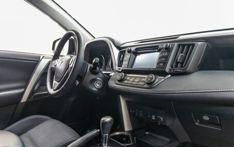 Toyota RAV4, 2016 год, 2 328 000 рублей, 38 фотография