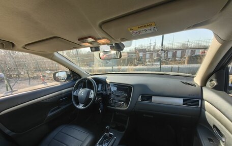 Mitsubishi Outlander III рестайлинг 3, 2014 год, 1 069 000 рублей, 9 фотография