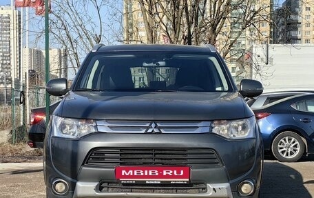 Mitsubishi Outlander III рестайлинг 3, 2014 год, 1 069 000 рублей, 2 фотография