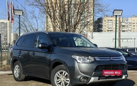 Mitsubishi Outlander III рестайлинг 3, 2014 год, 1 069 000 рублей, 3 фотография