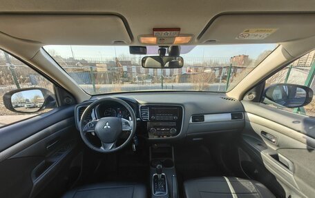 Mitsubishi Outlander III рестайлинг 3, 2014 год, 1 069 000 рублей, 10 фотография