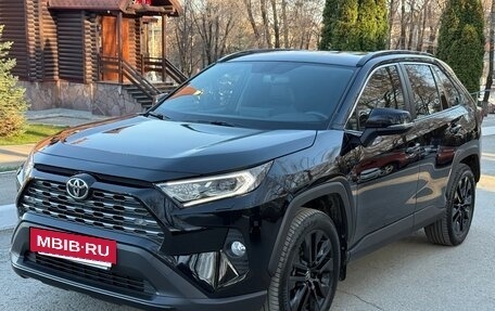 Toyota RAV4, 2022 год, 4 300 000 рублей, 2 фотография