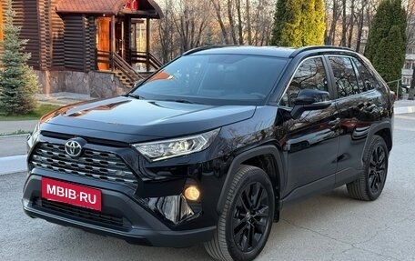 Toyota RAV4, 2022 год, 4 300 000 рублей, 4 фотография