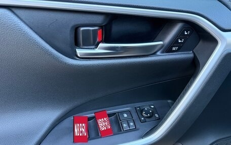 Toyota RAV4, 2022 год, 4 300 000 рублей, 28 фотография