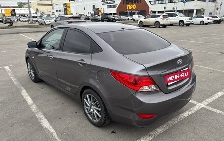 Hyundai Solaris II рестайлинг, 2011 год, 800 000 рублей, 4 фотография