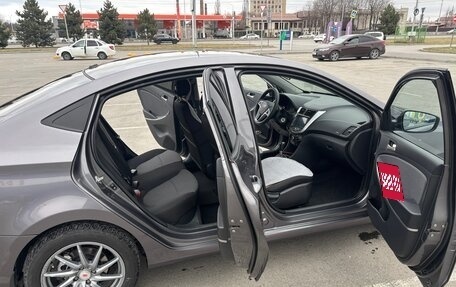 Hyundai Solaris II рестайлинг, 2011 год, 800 000 рублей, 9 фотография