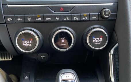 Jaguar E-Pace, 2018 год, 4 100 000 рублей, 6 фотография