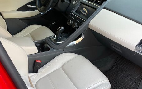 Jaguar E-Pace, 2018 год, 4 100 000 рублей, 14 фотография