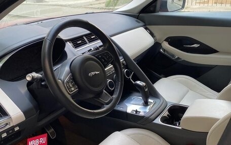 Jaguar E-Pace, 2018 год, 4 100 000 рублей, 9 фотография