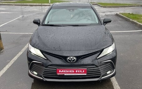 Toyota Camry, 2021 год, 3 300 000 рублей, 1 фотография