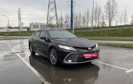 Toyota Camry, 2021 год, 3 300 000 рублей, 2 фотография