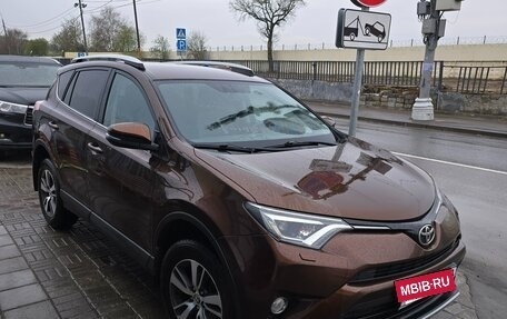 Toyota RAV4, 2017 год, 2 100 000 рублей, 2 фотография