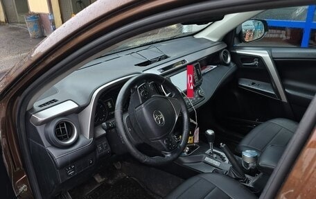 Toyota RAV4, 2017 год, 2 100 000 рублей, 5 фотография