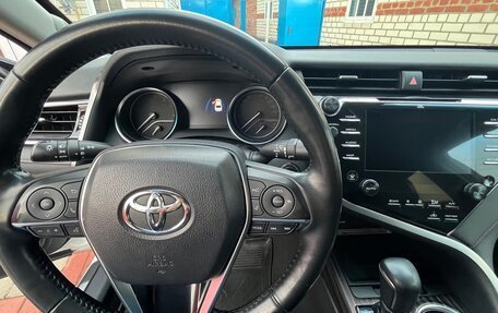 Toyota Camry, 2018 год, 2 650 000 рублей, 18 фотография