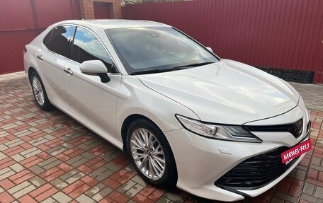 Toyota Camry, 2018 год, 2 650 000 рублей, 6 фотография