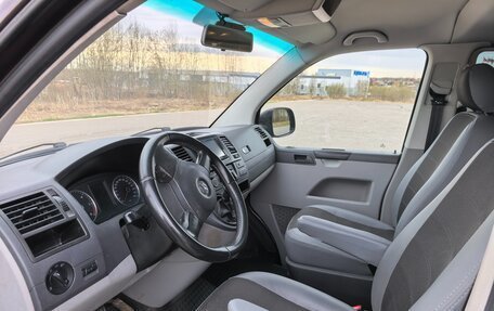 Volkswagen Caravelle T5, 2013 год, 1 650 000 рублей, 13 фотография