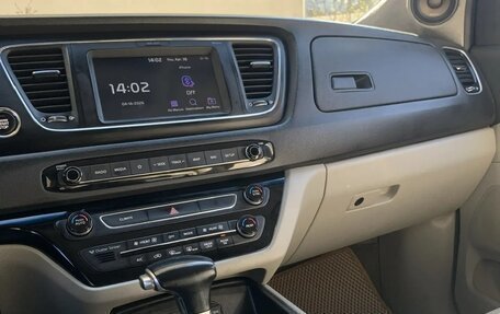 KIA Carnival III, 2018 год, 3 250 000 рублей, 4 фотография