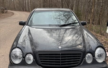 Mercedes-Benz E-Класс, 2001 год, 380 000 рублей, 1 фотография