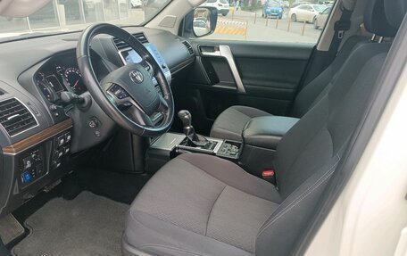 Toyota Land Cruiser Prado 150 рестайлинг 2, 2022 год, 7 350 000 рублей, 10 фотография