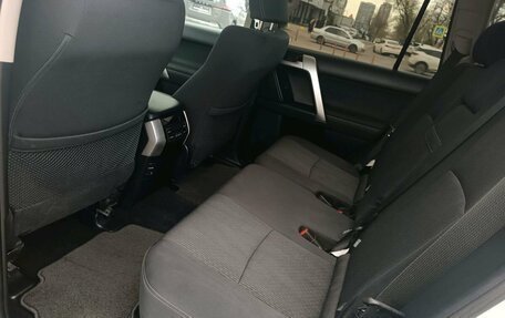 Toyota Land Cruiser Prado 150 рестайлинг 2, 2022 год, 7 350 000 рублей, 12 фотография