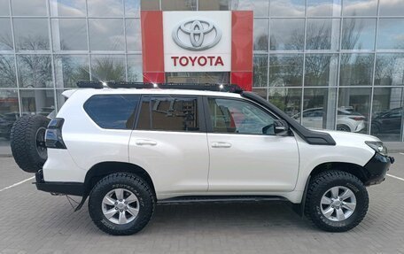 Toyota Land Cruiser Prado 150 рестайлинг 2, 2022 год, 7 350 000 рублей, 4 фотография